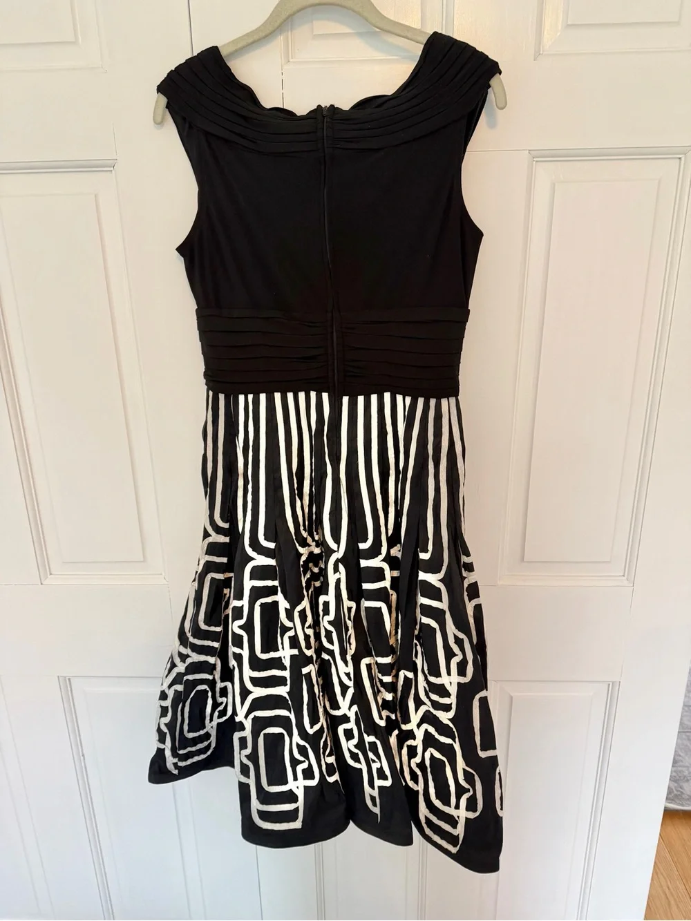 Adrianna Papell Pleated Fit & Flare Cocktail Dress Black White Size 10